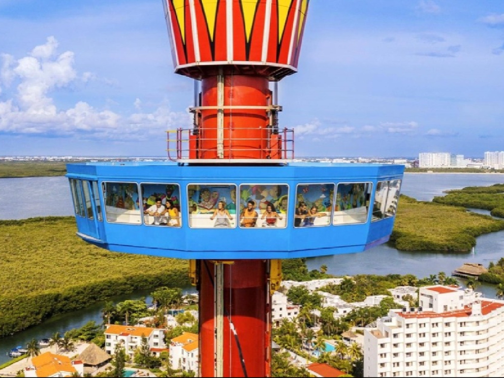 The Cancun Scenic Tower is a great opportunity to see the entire area
